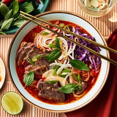  Bún Bò Huế! ซุปเนื้อรุ่มเครื่องเทศที่ผสานความหอมหวานและความเผ็ดร้อนอย่างลงตัว